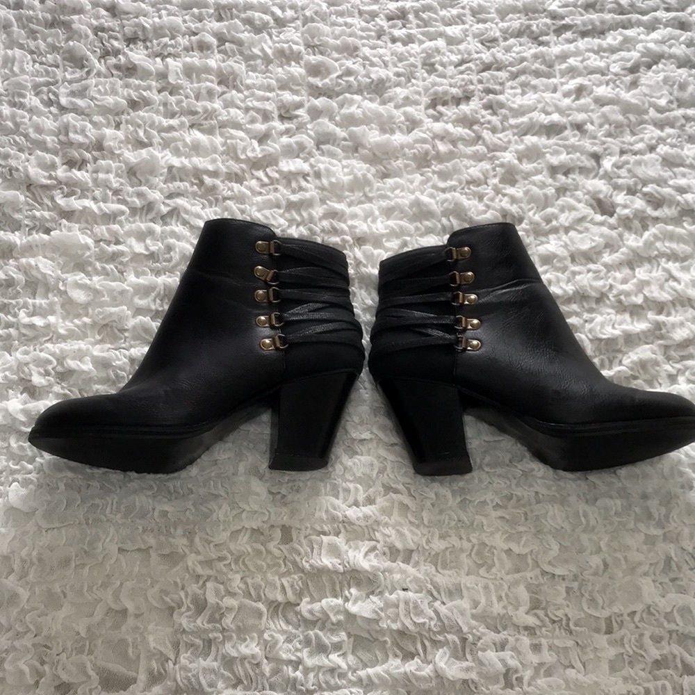 LANDY women’s Black Ankle Booties   Size 7